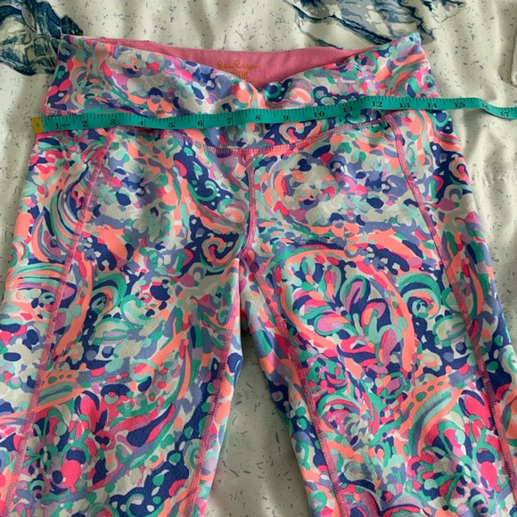 EUC Lilly Pulitzer Luxletic La Playa Cropped Leggings size medium - Picture 2 of 4